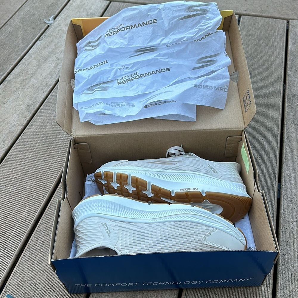 Sketchers Women’s Tennis Shoes - Picture 8 of 8